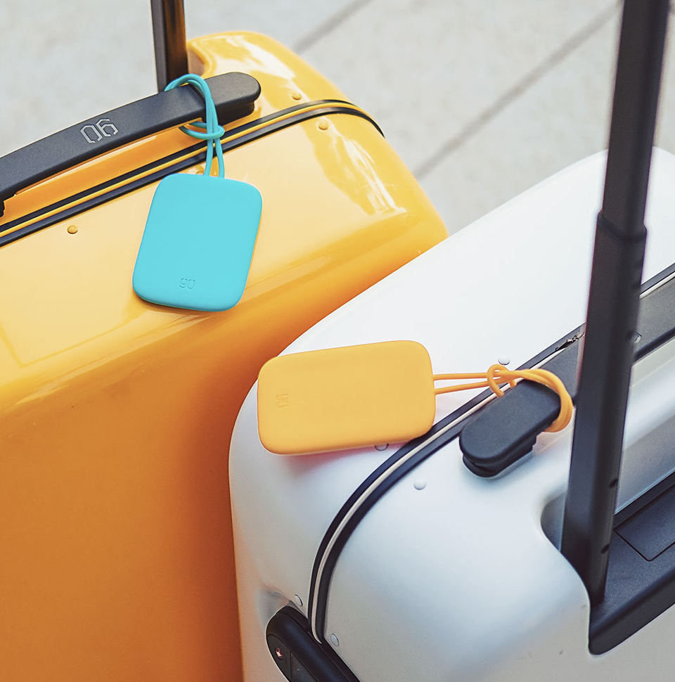 Бирка Bright Silicone Luggage tag на чемодане