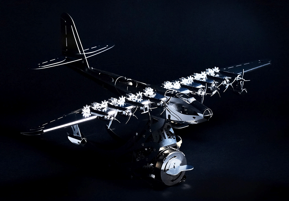 Коллекцiйна модель Metal Time Celestial Hercules на чорному фоні