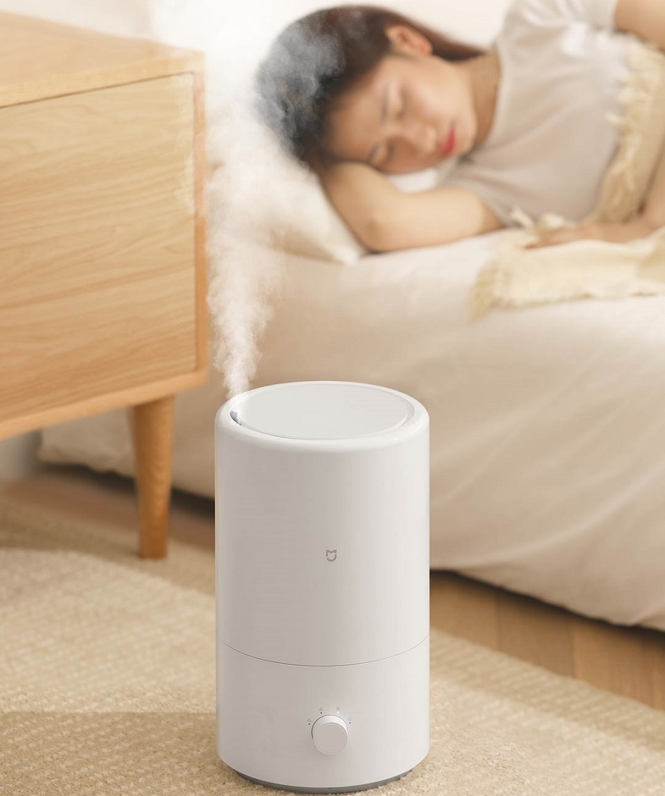 Розумний зволожувач повітря Xiaomi Mi Home (MiJia) Smart Humidifier White (MJJSQ04DY) у кімнаті