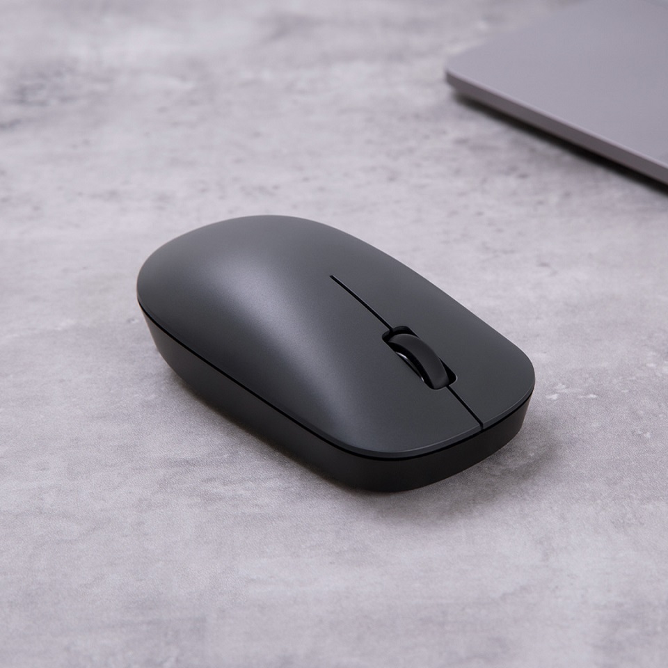 Миша Xiaomi Mi Wireless Mouse Lite на столі