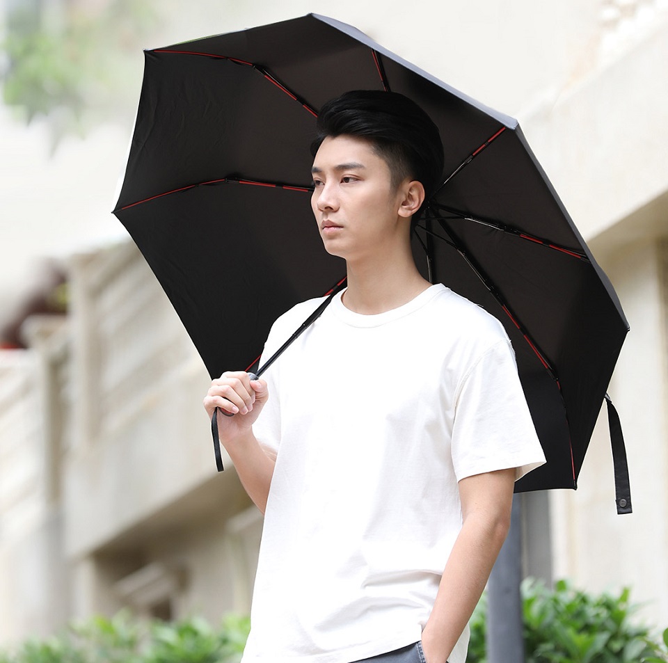 Парасолька Xiaomi Konggu Automatic Umbrella Black хлопець з парасолькою
